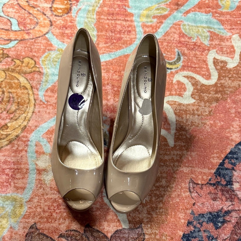Bandolino Women's Beige Peep Toe Heels